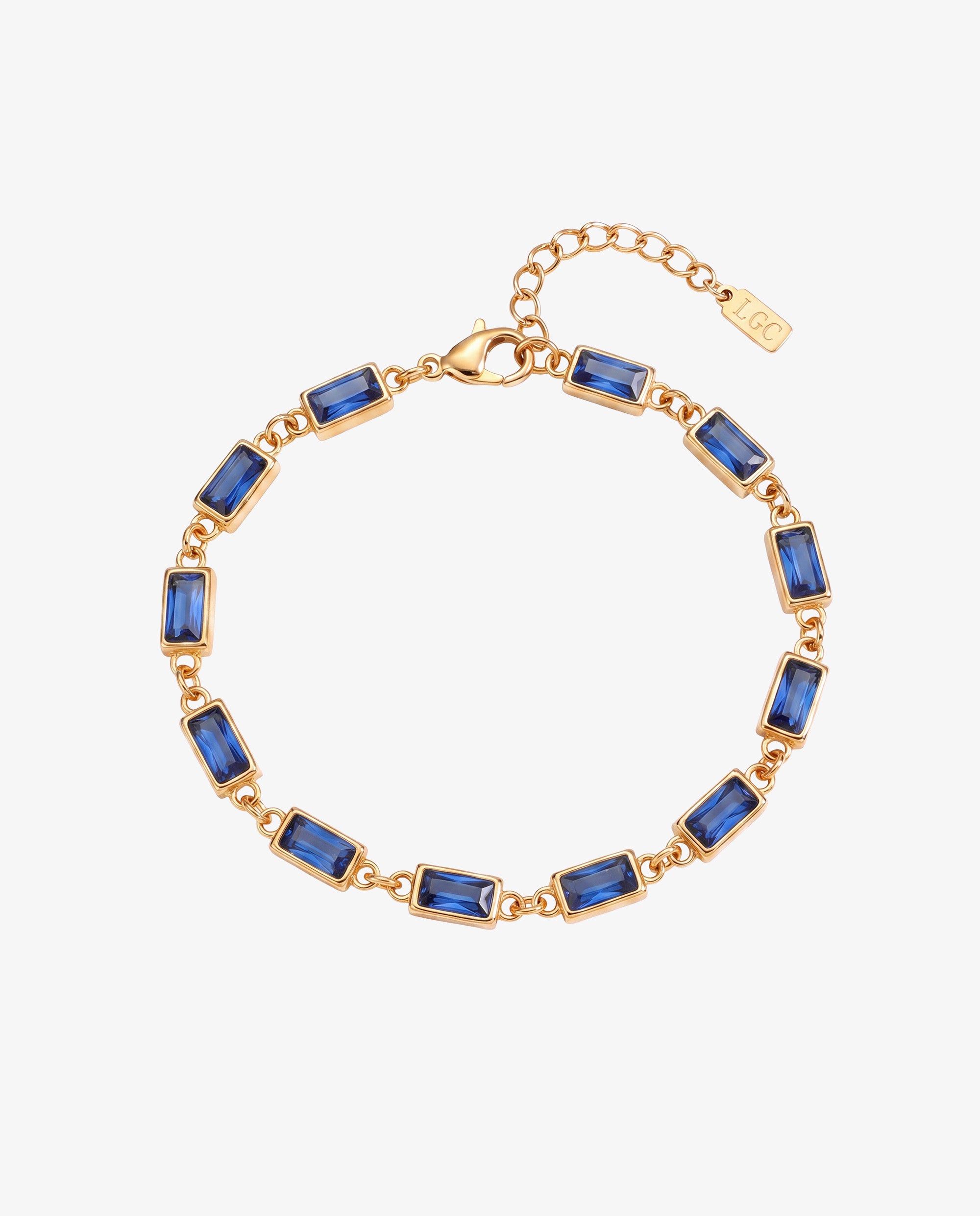 Pulsera de oro con piedras rectangulares azules engarzadas a lo largo de la cadena