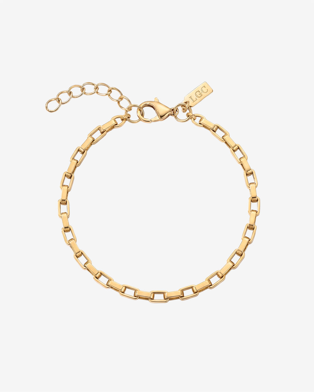 Primer plano de la pulsera dorada Capri con cierre de mosquetón y chapa LGC
