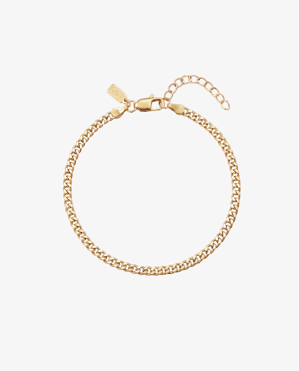 Primer plano de la pulsera KUBU de oro con cierre de mosquetón y cadena extensora sobre fondo blanco